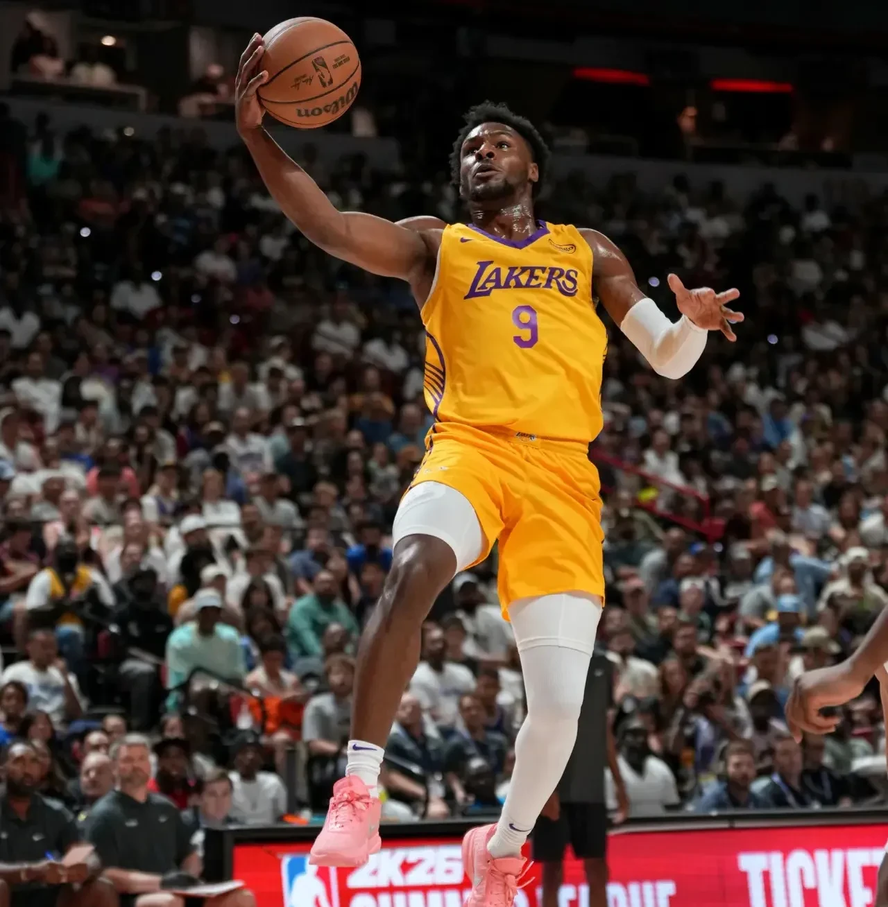 湖人轻取太阳,武切维奇关键制胜 湖人轻取太阳,武切维奇关键制胜