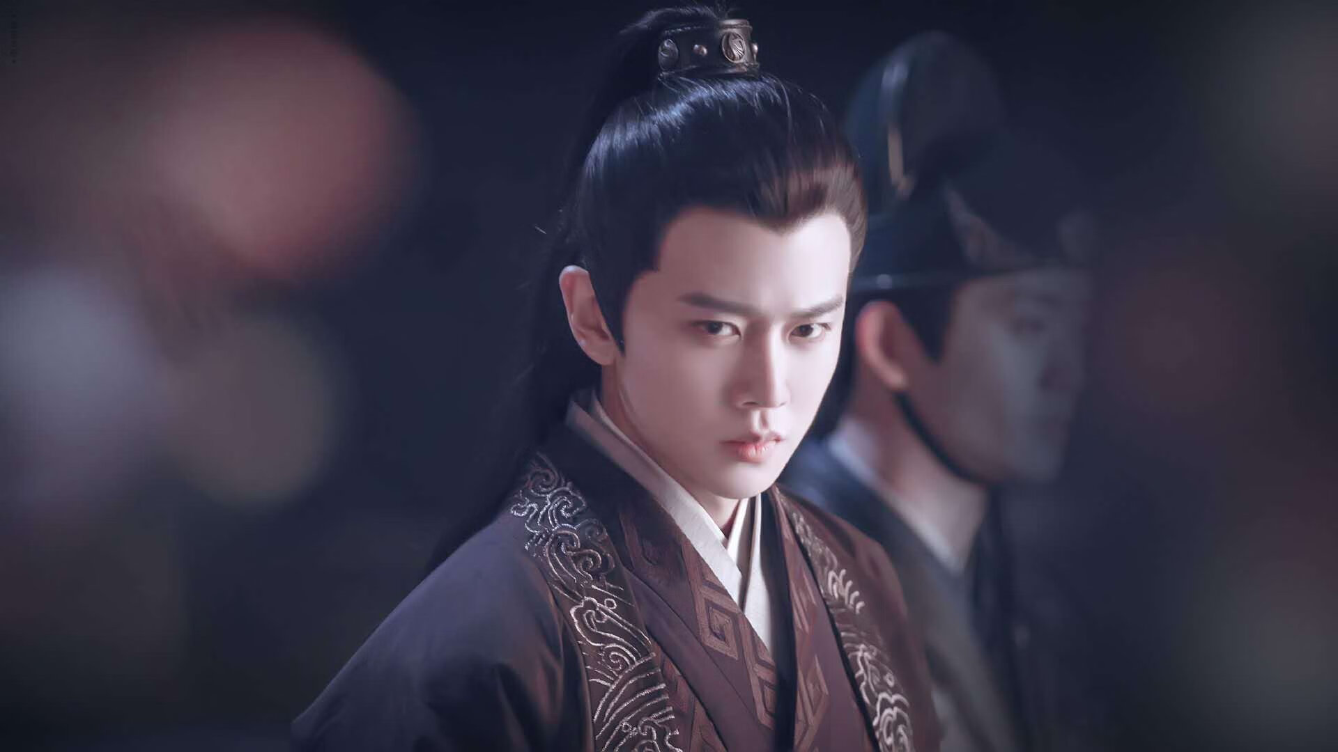 金线与镰刀，当法国的华丽丝线磨损，格鲁吉亚的寒光成为唯一指引