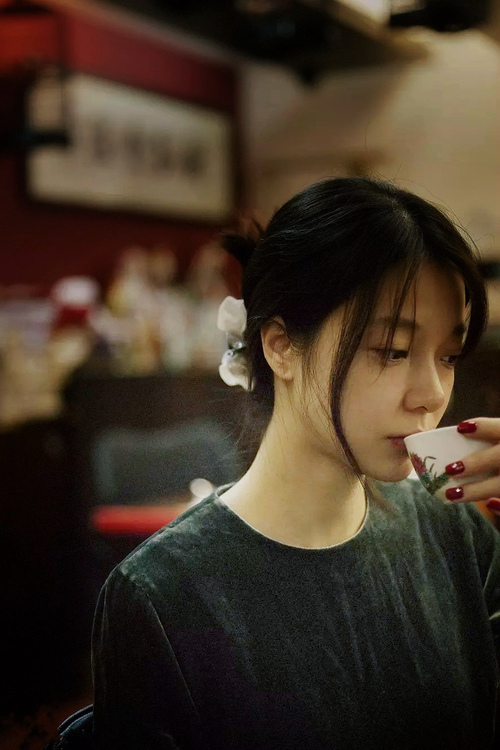 当翡翠绿遇上黄河黄，一场虚构交锋中，约基奇的维度打击