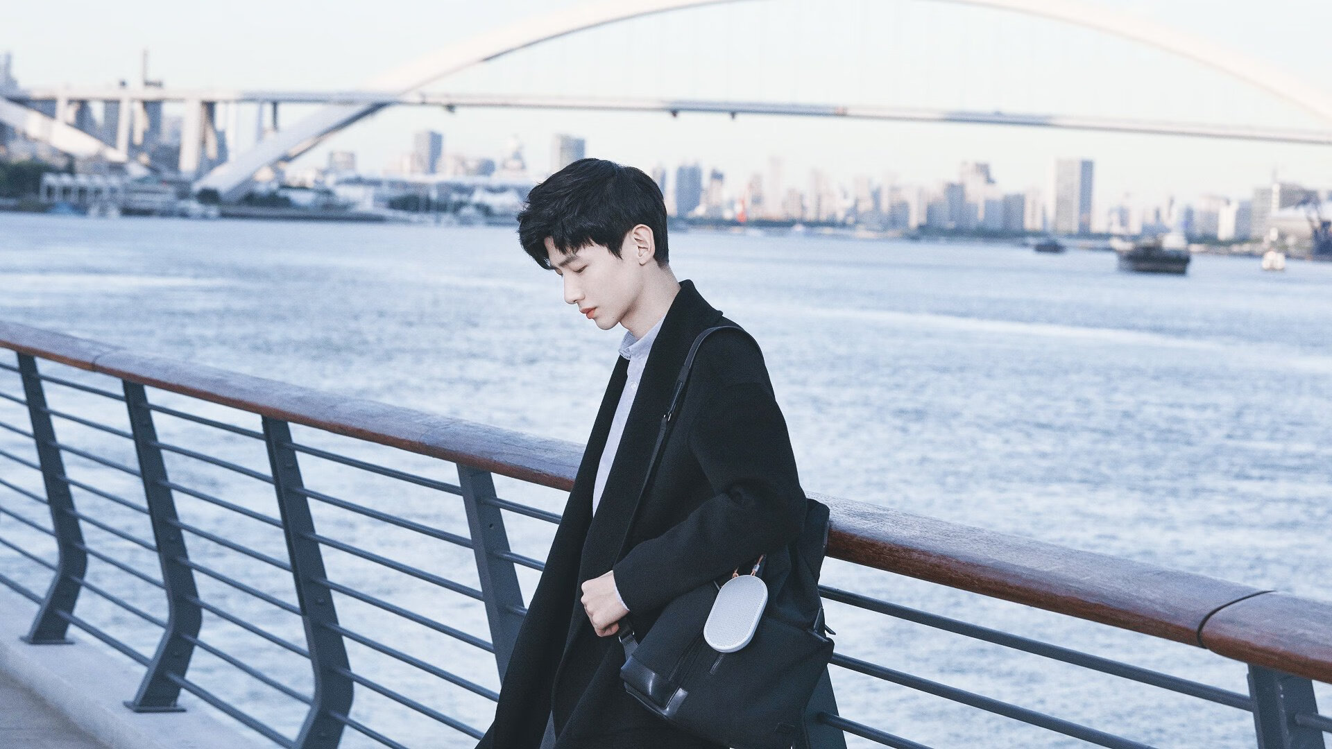 开云体育2026-卫冕冠军之殇，希腊双塔倒塌之夜，黑色闪电卢卡库照亮塞内加尔天空